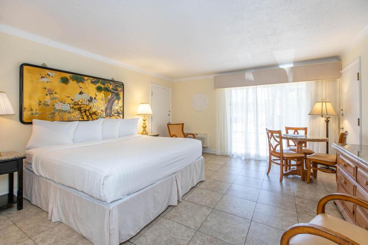 West Wind Inn Sanibel Exterior photo