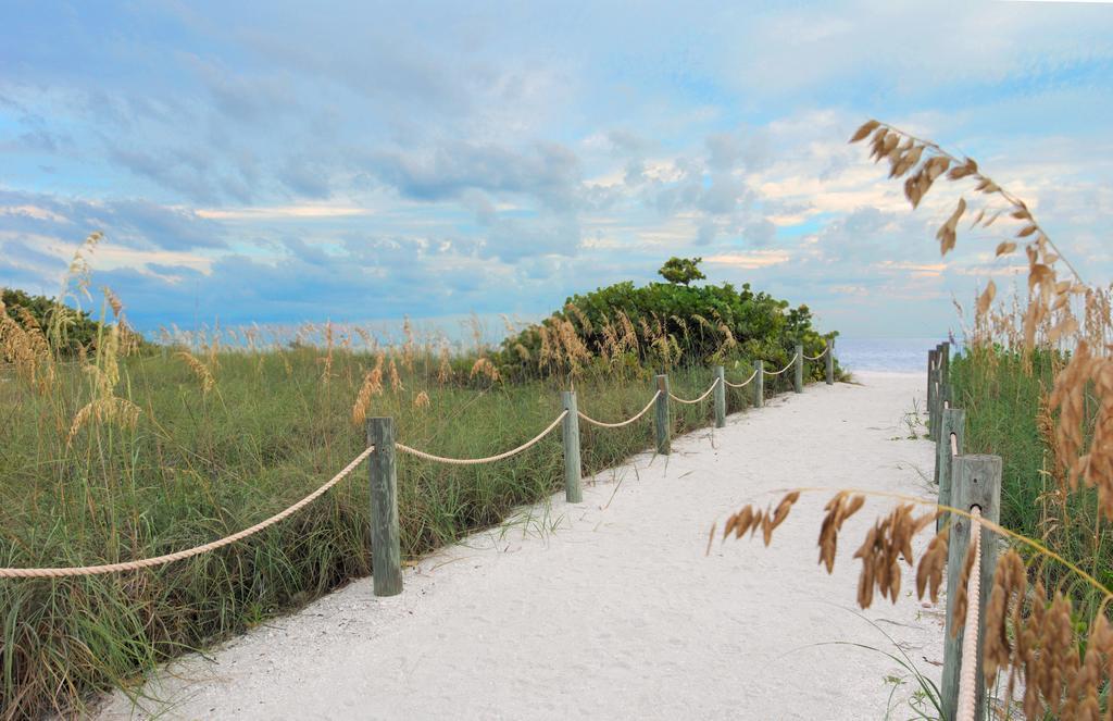 West Wind Inn Sanibel Exterior photo